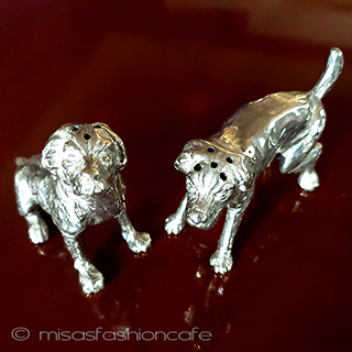 （画像用） 犬・わんちゃん２匹 塩コショウ　調味料