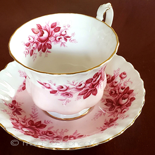 （画像用） ロイヤルアルバート　英国製 ローズ花　カップ＆ソーサー