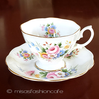 （画像用） ロイヤルアルバート　英国製 花ブーケ　カップ＆ソーサー