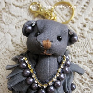 （画像用） クマさんチャーム 　グレー・パール・ビジュー