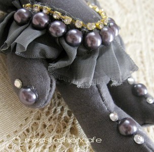 （画像用） クマさんチャーム 　グレー・パール・ビジュー