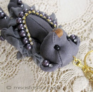 （画像用） クマさんチャーム 　グレー・パール・ビジュー