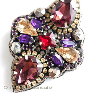 （画像用） Ｓｕｚａｎｎａ　Ｄａｉ プラムビジュー　ブローチ