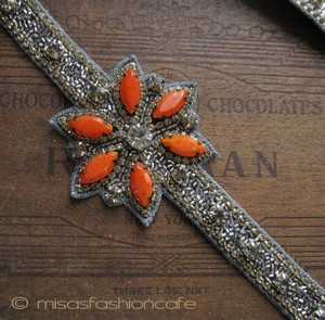 （画像用） ディーパ　グルナニ　 ヘアバンド　エスニック