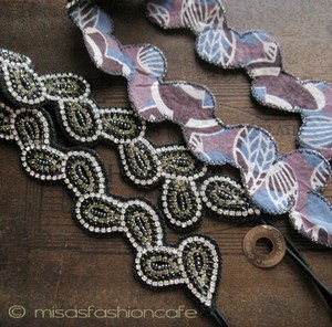 （画像用） ディーパ　グアナーニ　 　ヘアバンド　クジャク