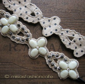 （画像用） ディーパ　グルナニ　 ヘアバンドイエローフラワー