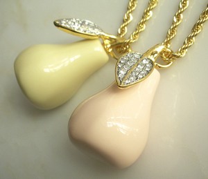 （画像用） ケネス　洋ナシネックレス