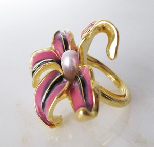 （画像用） KJL ユリの花 リング