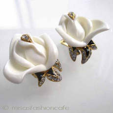 （画像用） KJL ローズ イヤリング