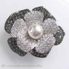 （画像用） KJLフラワー ブローチ