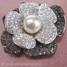 （画像用） KJLフラワー ブローチ