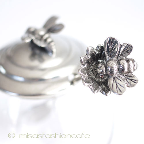 （画像用） 蜜蜂はち　ガラス容器 デイジーの花スプーン付