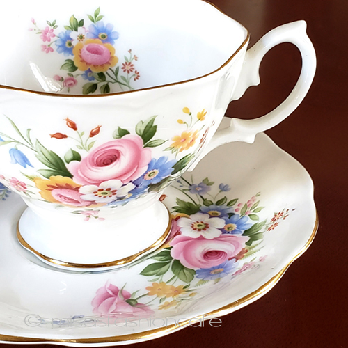 （画像用） ロイヤルアルバート　英国製 花ブーケ　カップ＆ソーサー