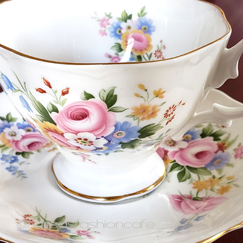 （画像用） ロイヤルアルバート　英国製 花ブーケ　カップ＆ソーサー