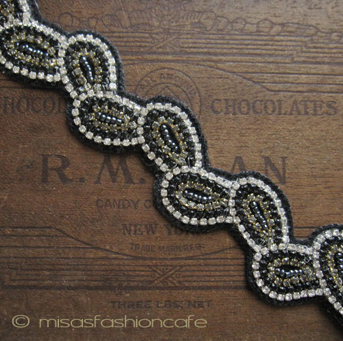 （画像用） ディーパ　グアナーニ　 　ヘアバンド　クジャク