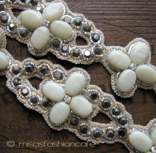 （画像用） ディーパ　グルナニ　 ヘアバンドイエローフラワー