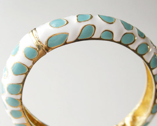 （画像用） キリン柄バングル