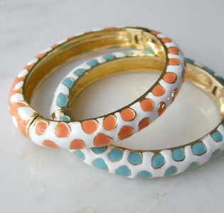 （画像用） キリン柄バングル