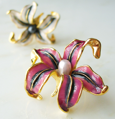 （画像用） KJL ユリの花 リング