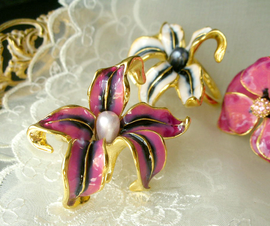 （画像用） KJL ユリの花 リング