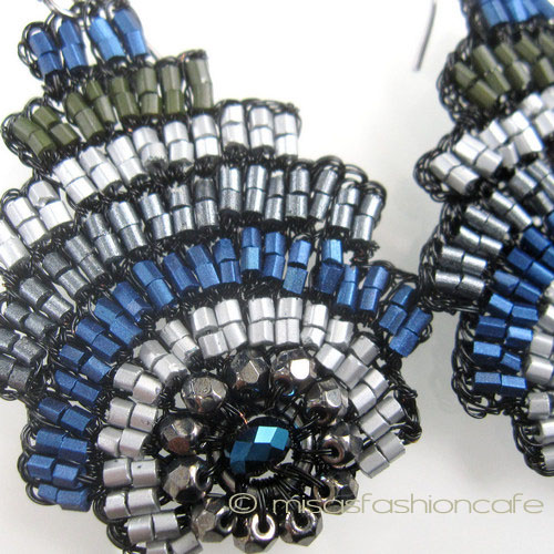 （画像用） Lavish 大振りピアス ４カラービーズ刺繍