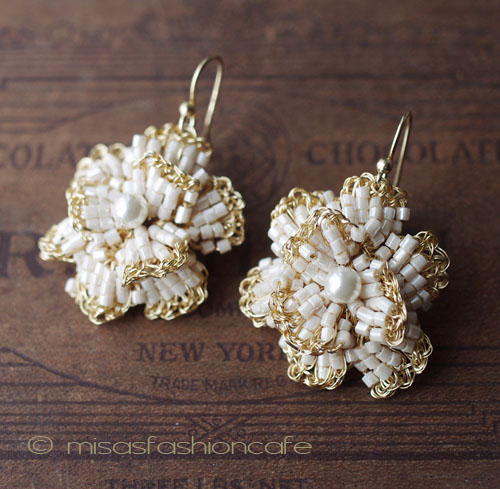 （画像用） Lavish ピアス 18Kgpアイボリーフラワー