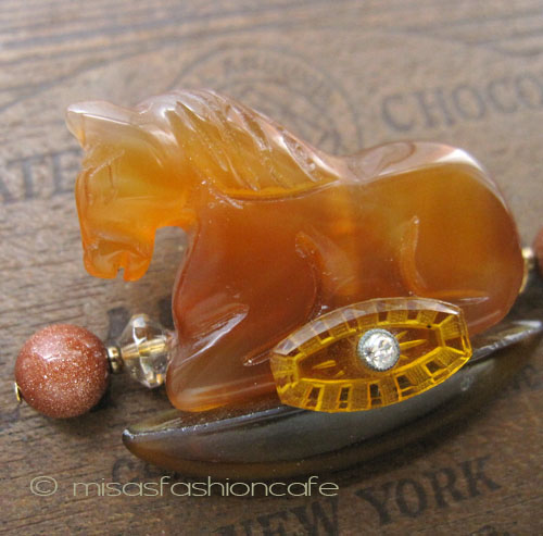 （画像用） NY ブローチ 　天然石の木馬　1920年代