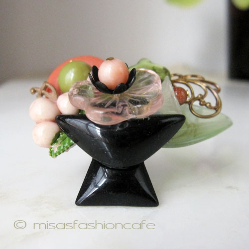 （画像用） NY ブローチ 　生け花 珊瑚・天然石