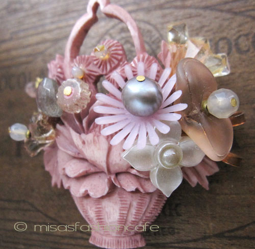 （画像用） NY ブローチ 　花かご 真珠・天然石