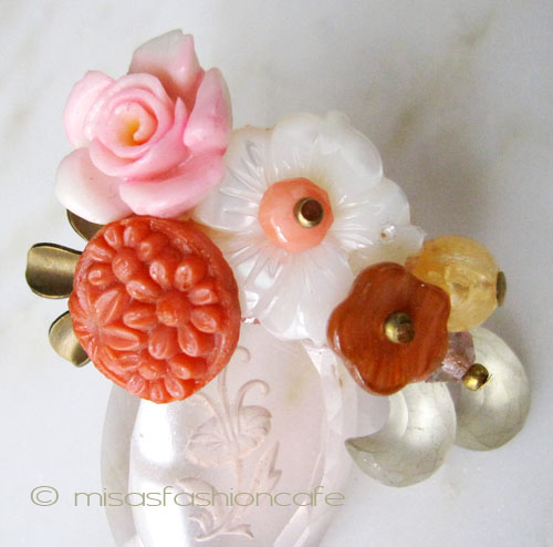 （画像用） NY ブローチ 　お花 MOP ガラスカメオ