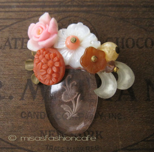 （画像用） NY ブローチ 　お花 MOP ガラスカメオ