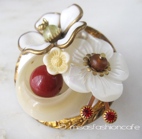 （画像用） NY ブローチ 花 MOP ベークライト