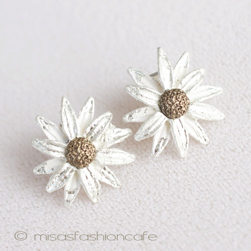 （画像用） Michaud ピアス　　 　デイジーの花