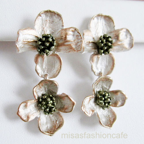 （画像用） マイケルミショー ピアス ハナミズキの花