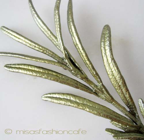 （画像用） マイケルミショー ブローチ ハーブ　ローズマリー