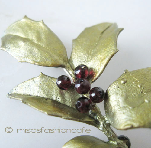 （画像用） マイケルミショー ブローチ ヒイラギ（ポインセチア）