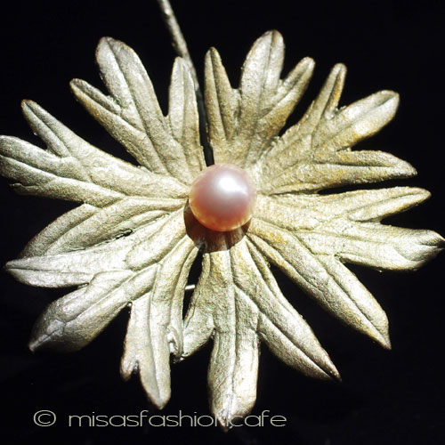 （画像用） マイケルミショー ブローチ 真珠　ゼラニウムの花