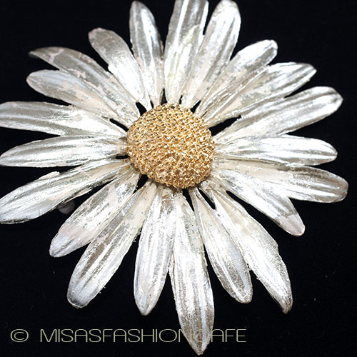 （画像用） マイケルミショー　ブローチ ホワイトゴールド　デイジー