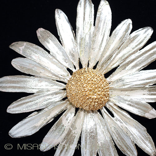 （画像用） マイケルミショー　ブローチ ホワイトゴールド　デイジー