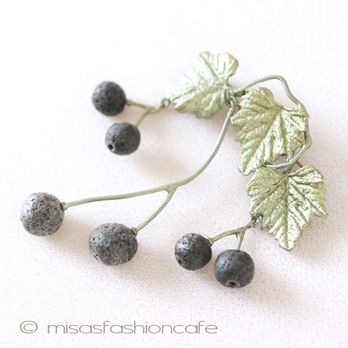 （画像用） Michaud ブローチ 天然石 カシスの実