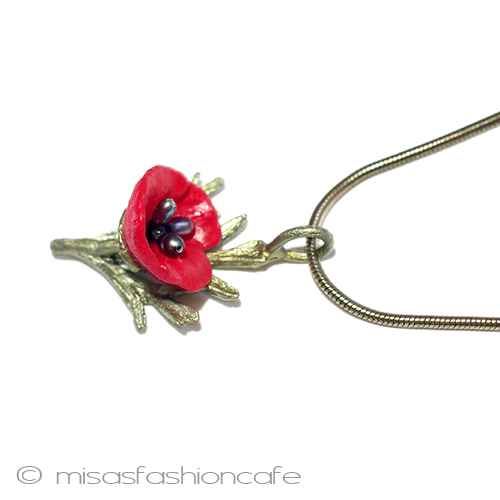 （画像用） マイケルミショーネックレス 真珠　赤いポピーの花