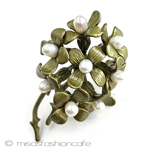 （画像用） 真珠のフラワーブーケ ボタニカル・ブローチ
