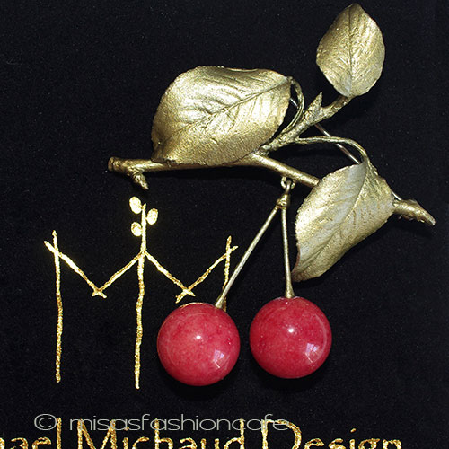 （画像用） マイケルミショーブローチ 天然石ヒスイ　さくらんぼ