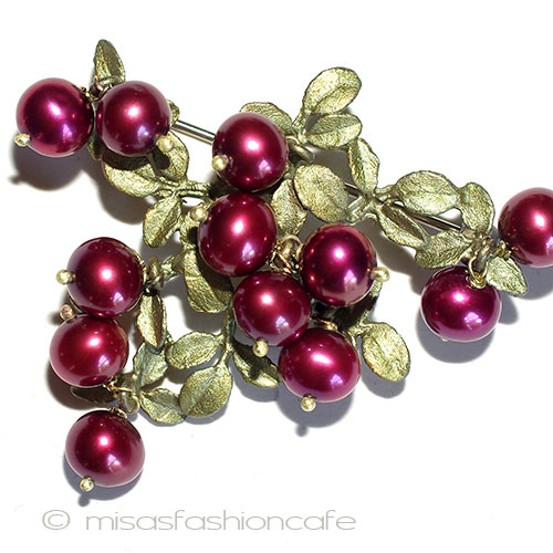 （画像用） マイケルミショーブローチ 真珠のクランベリー