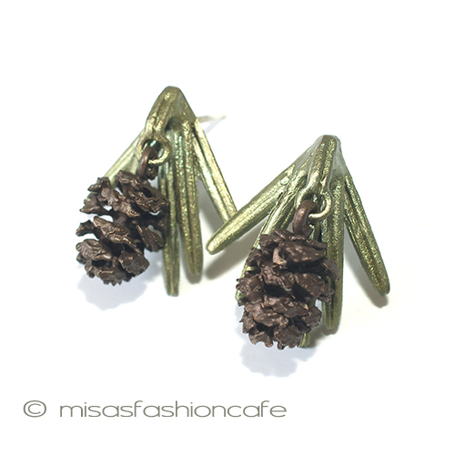 （画像用） マイケルミショー　 松ぼっくり　ピアス