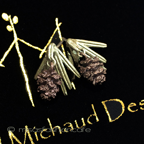 （画像用） マイケルミショー　 松ぼっくり　ピアス