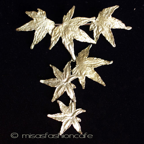 （画像用） マイケルミショーブローチ ひらひら揺れる　もみじ　