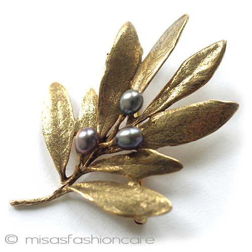 （画像用） 真珠オリーブの実 ボタニカルブローチ
