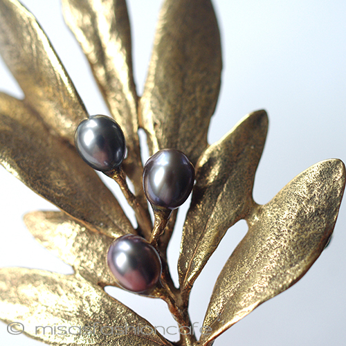 （画像用） 真珠オリーブの実 ボタニカルブローチ