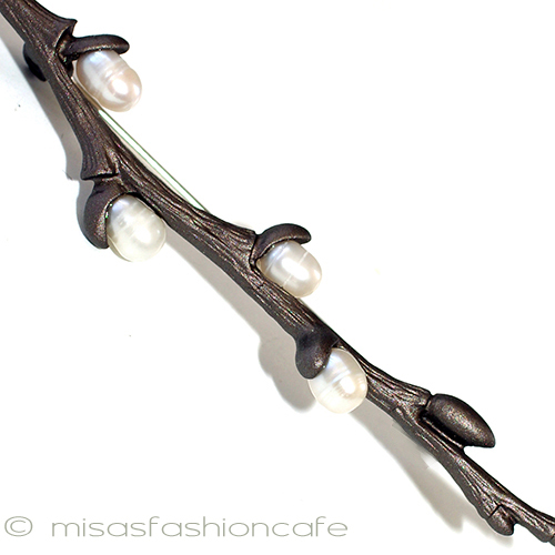 （画像用） 真珠の猫柳ブローチ
